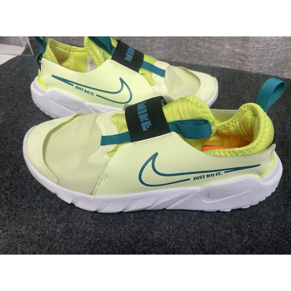 Nike Just do it  Womens Size 7Y Running Training Shoes Lime Green Gym Sneaker